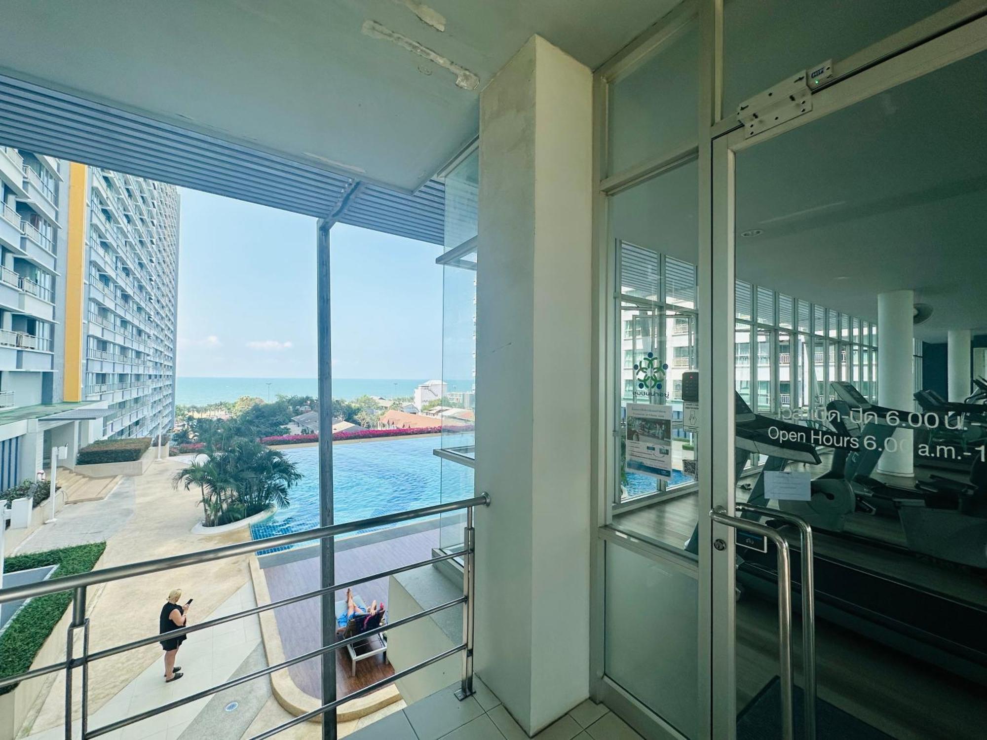 Seaview Beach Room Lumpini-Pool And Gym Face To Ocean Praia de Jomtien Exterior foto