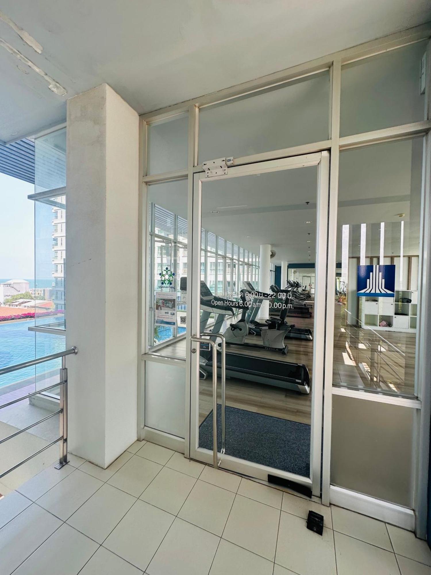 Seaview Beach Room Lumpini-Pool And Gym Face To Ocean Praia de Jomtien Exterior foto