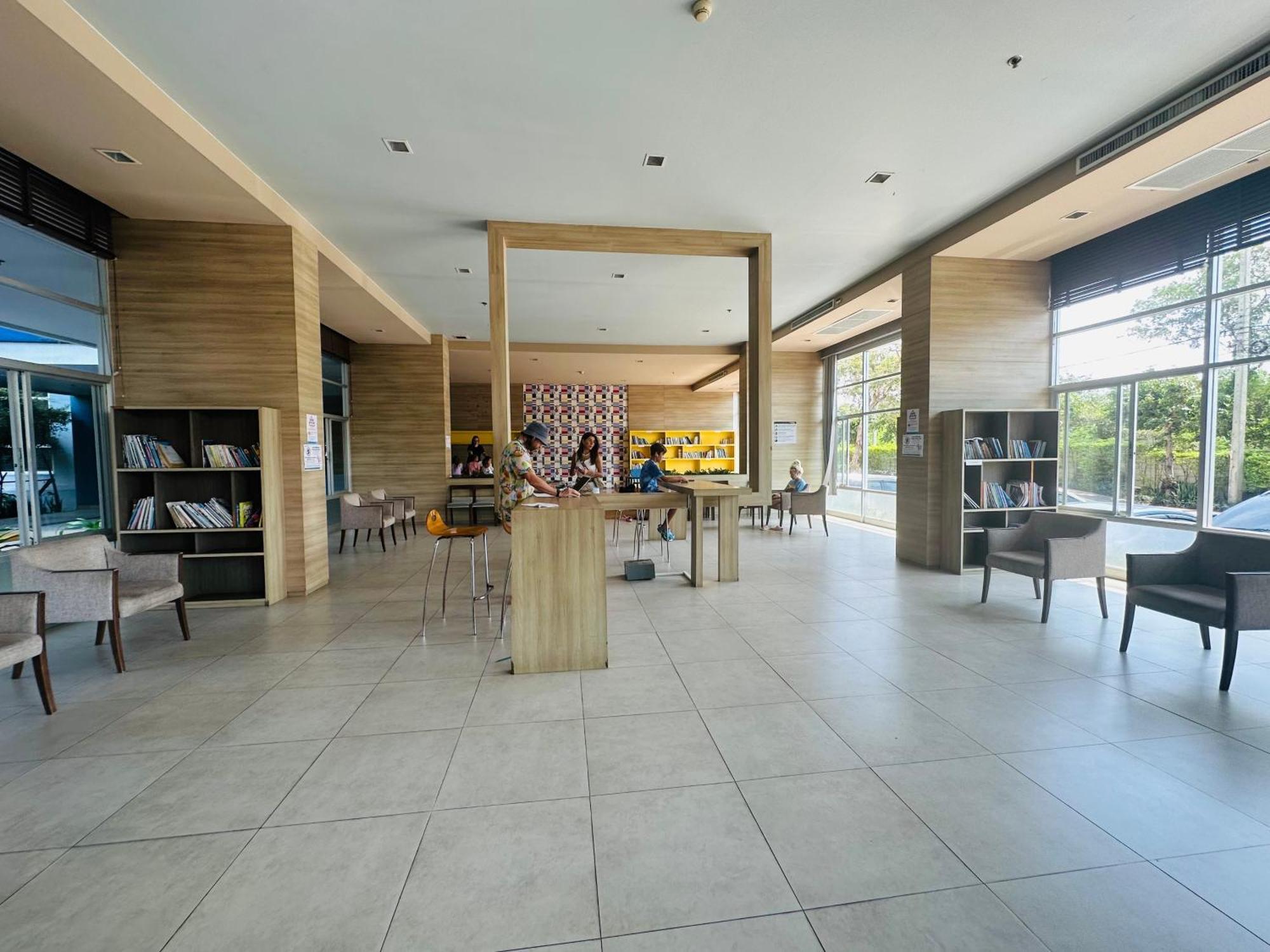 Seaview Beach Room Lumpini-Pool And Gym Face To Ocean Praia de Jomtien Exterior foto