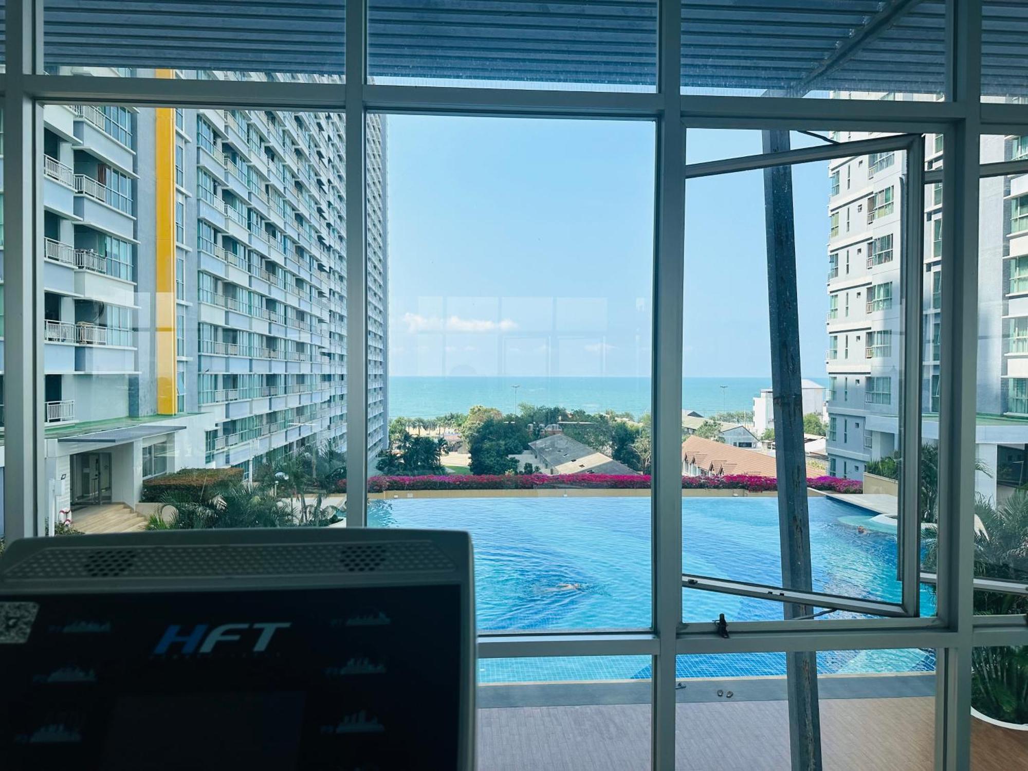 Seaview Beach Room Lumpini-Pool And Gym Face To Ocean Praia de Jomtien Exterior foto