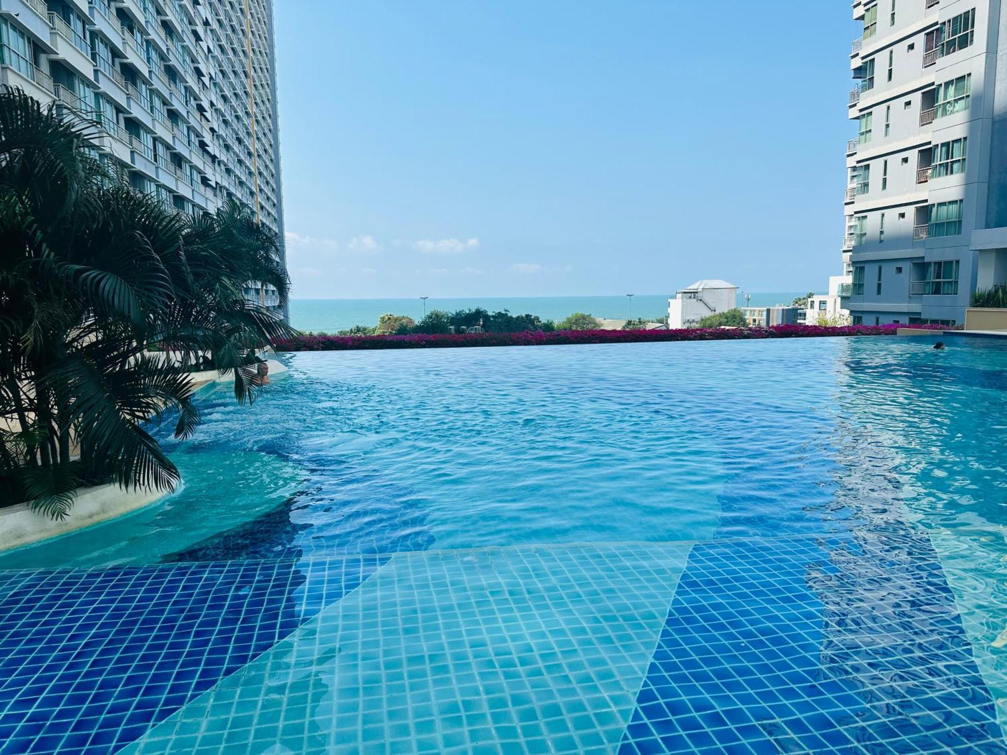 Seaview Beach Room Lumpini-Pool And Gym Face To Ocean Praia de Jomtien Exterior foto