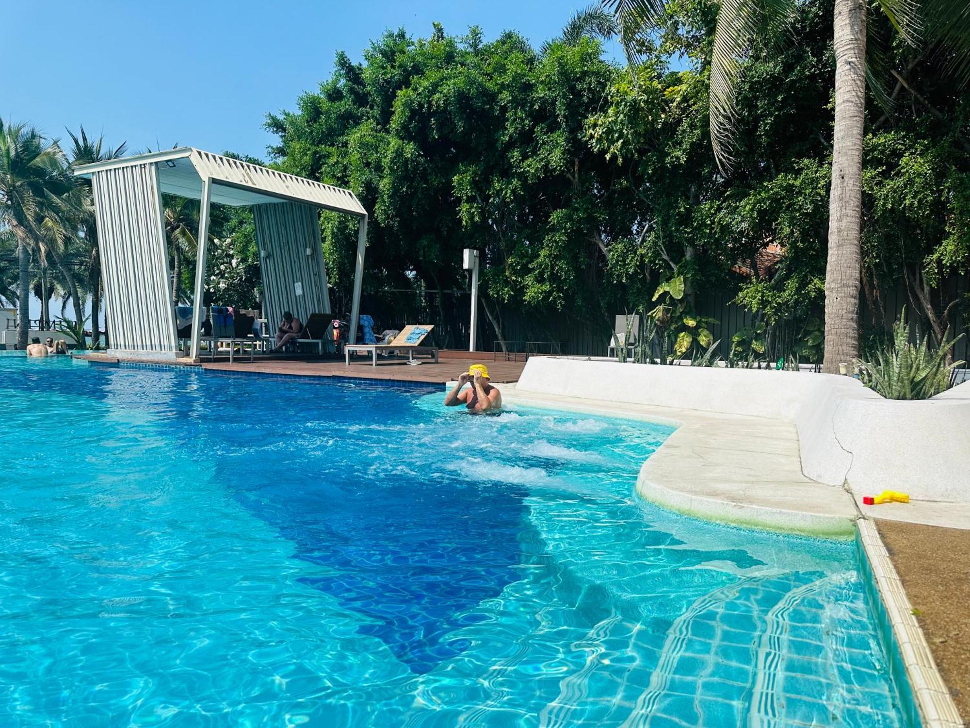 Seaview Beach Room Lumpini-Pool And Gym Face To Ocean Praia de Jomtien Exterior foto