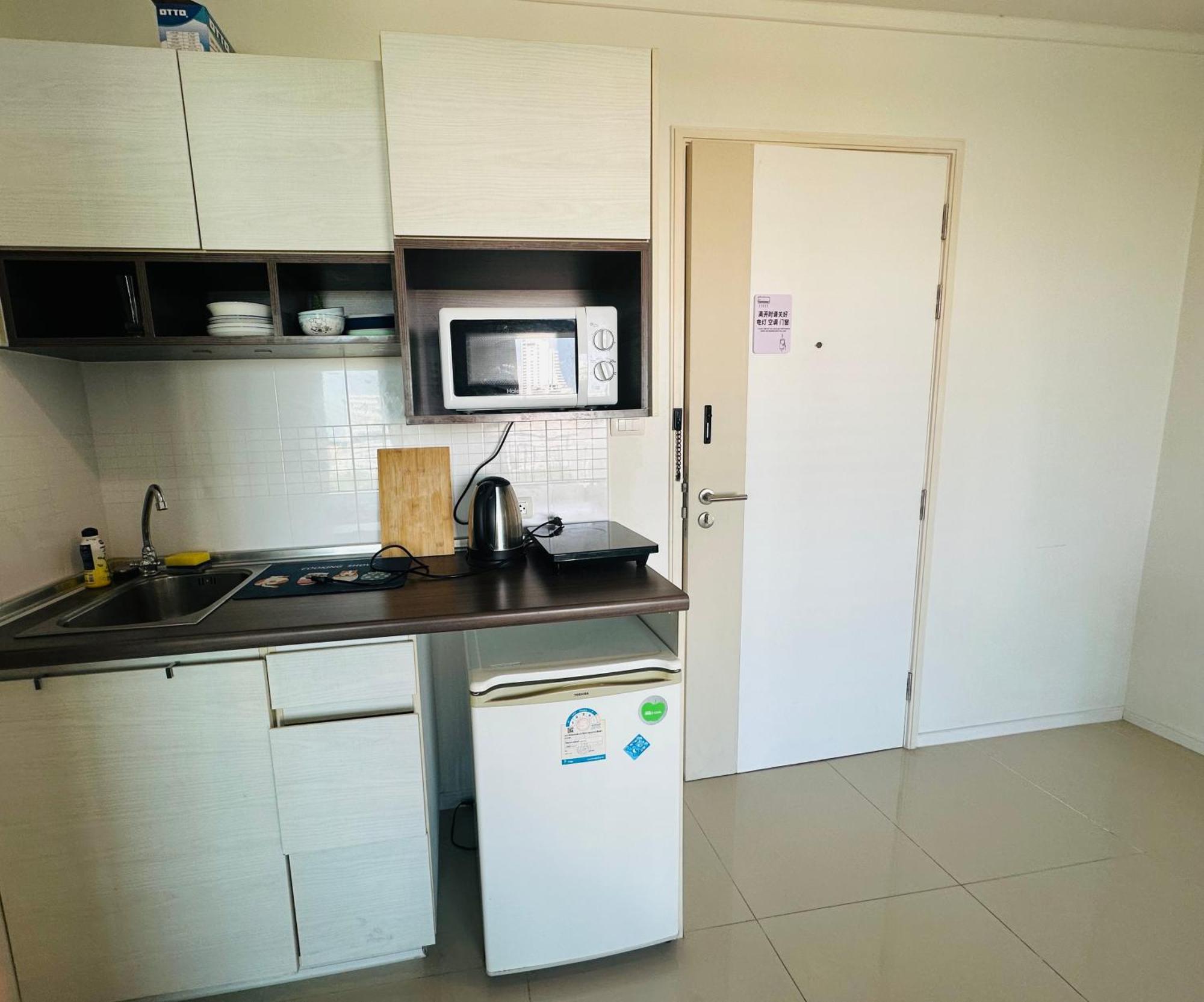 Seaview Beach Room Lumpini-Pool And Gym Face To Ocean Praia de Jomtien Exterior foto