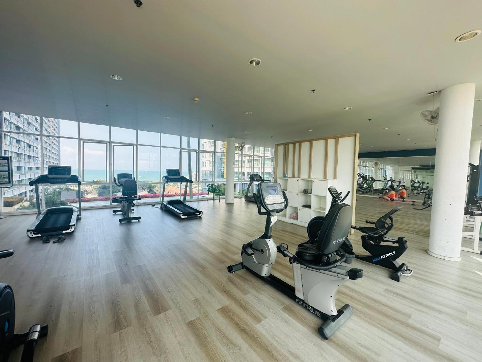 Seaview Beach Room Lumpini-Pool And Gym Face To Ocean Praia de Jomtien Exterior foto
