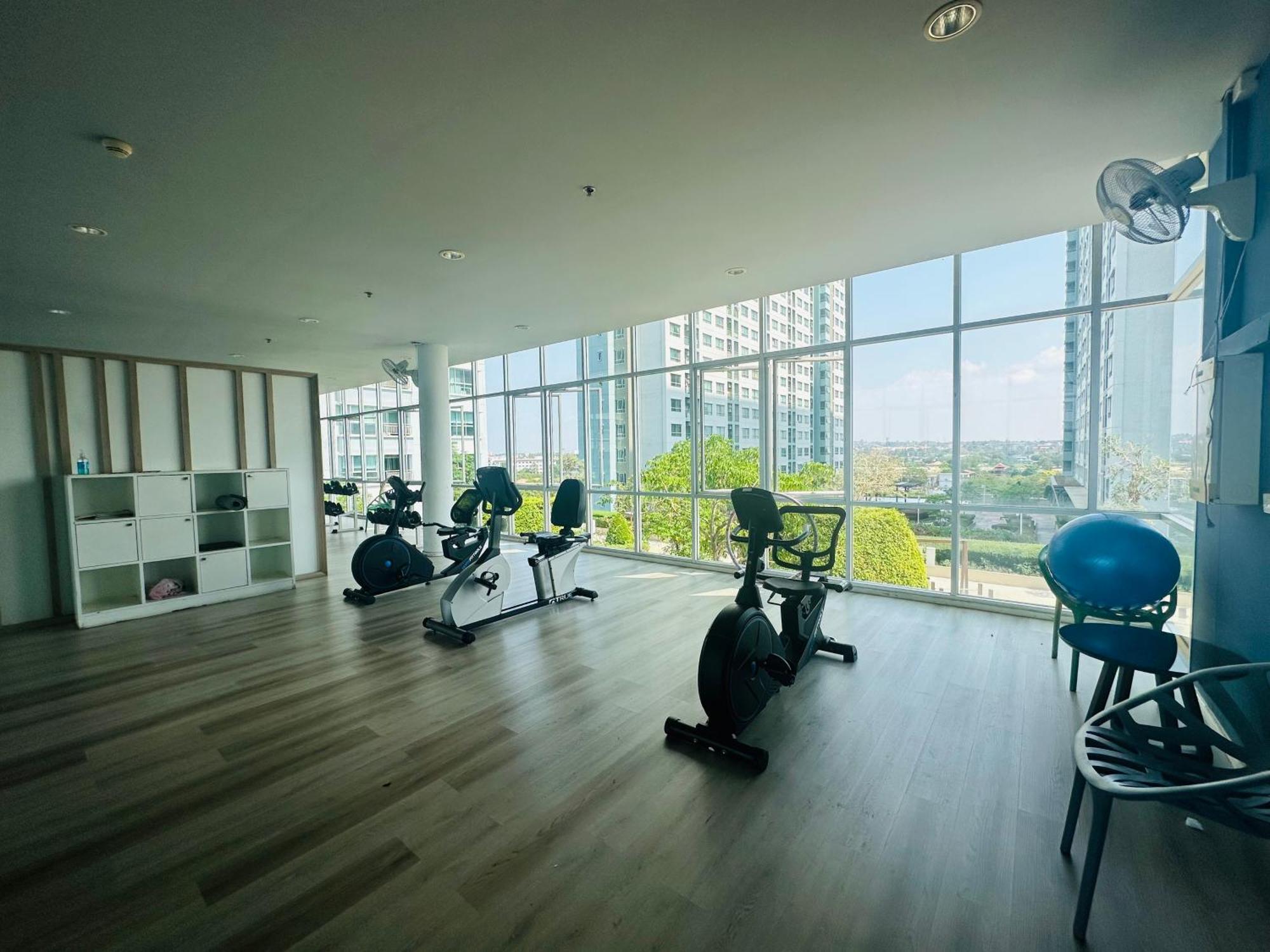 Seaview Beach Room Lumpini-Pool And Gym Face To Ocean Praia de Jomtien Exterior foto