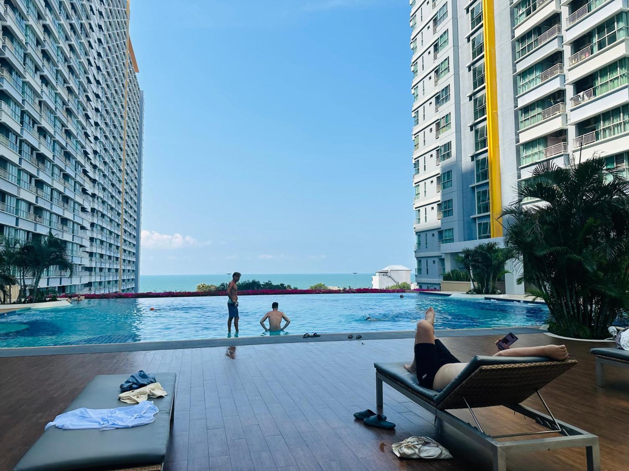 Seaview Beach Room Lumpini-Pool And Gym Face To Ocean Praia de Jomtien Exterior foto