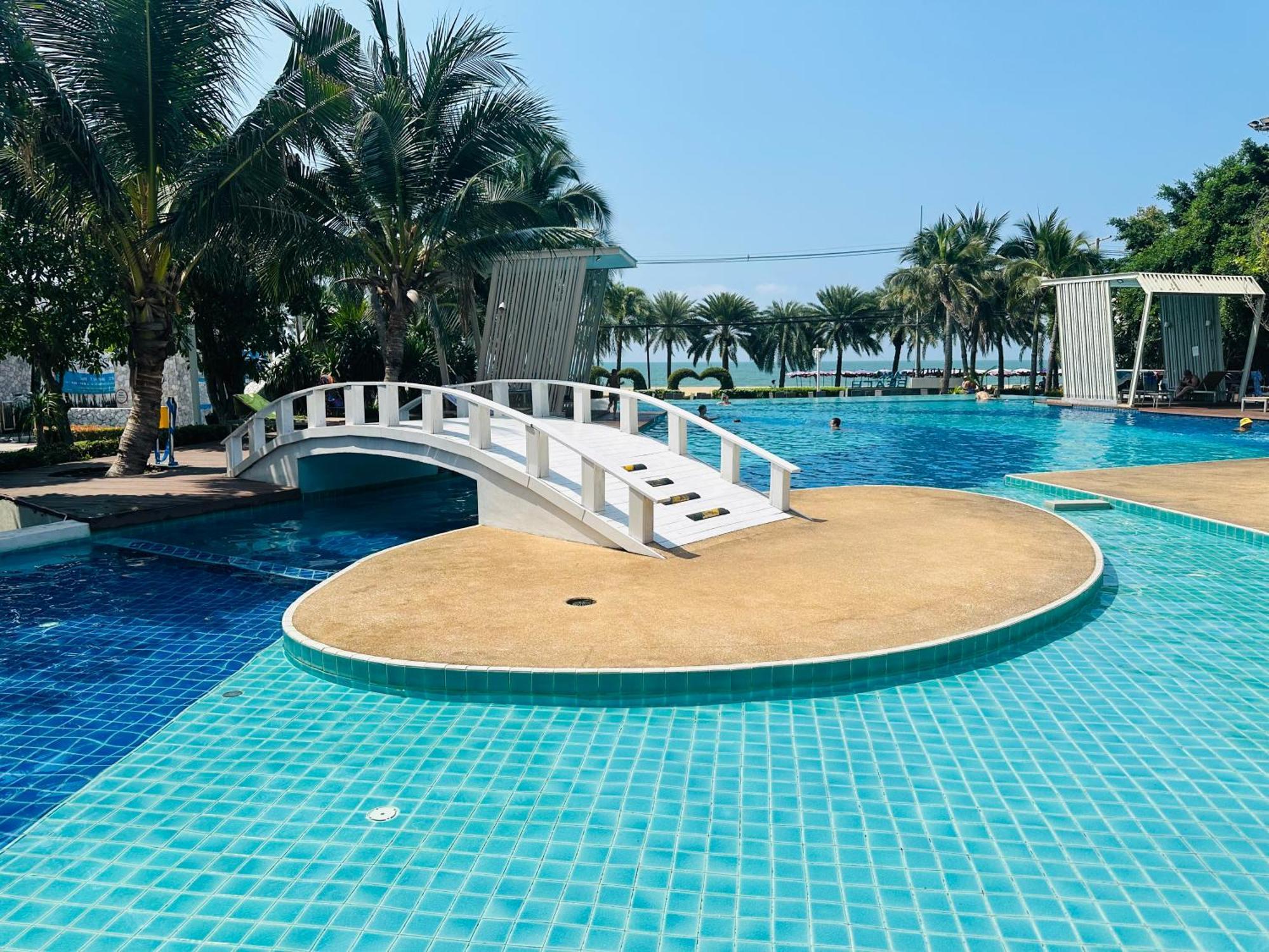 Seaview Beach Room Lumpini-Pool And Gym Face To Ocean Praia de Jomtien Exterior foto