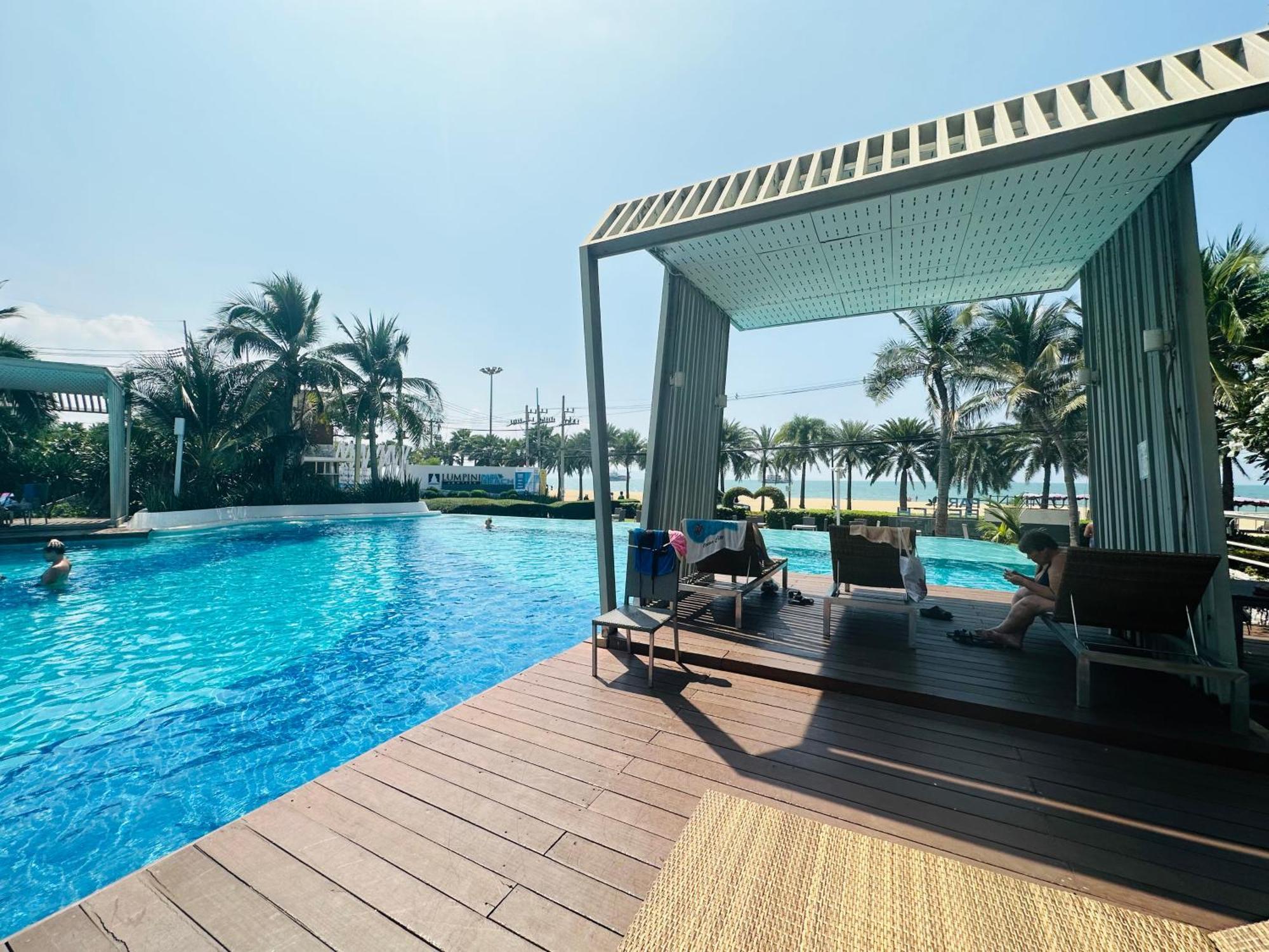 Seaview Beach Room Lumpini-Pool And Gym Face To Ocean Praia de Jomtien Exterior foto