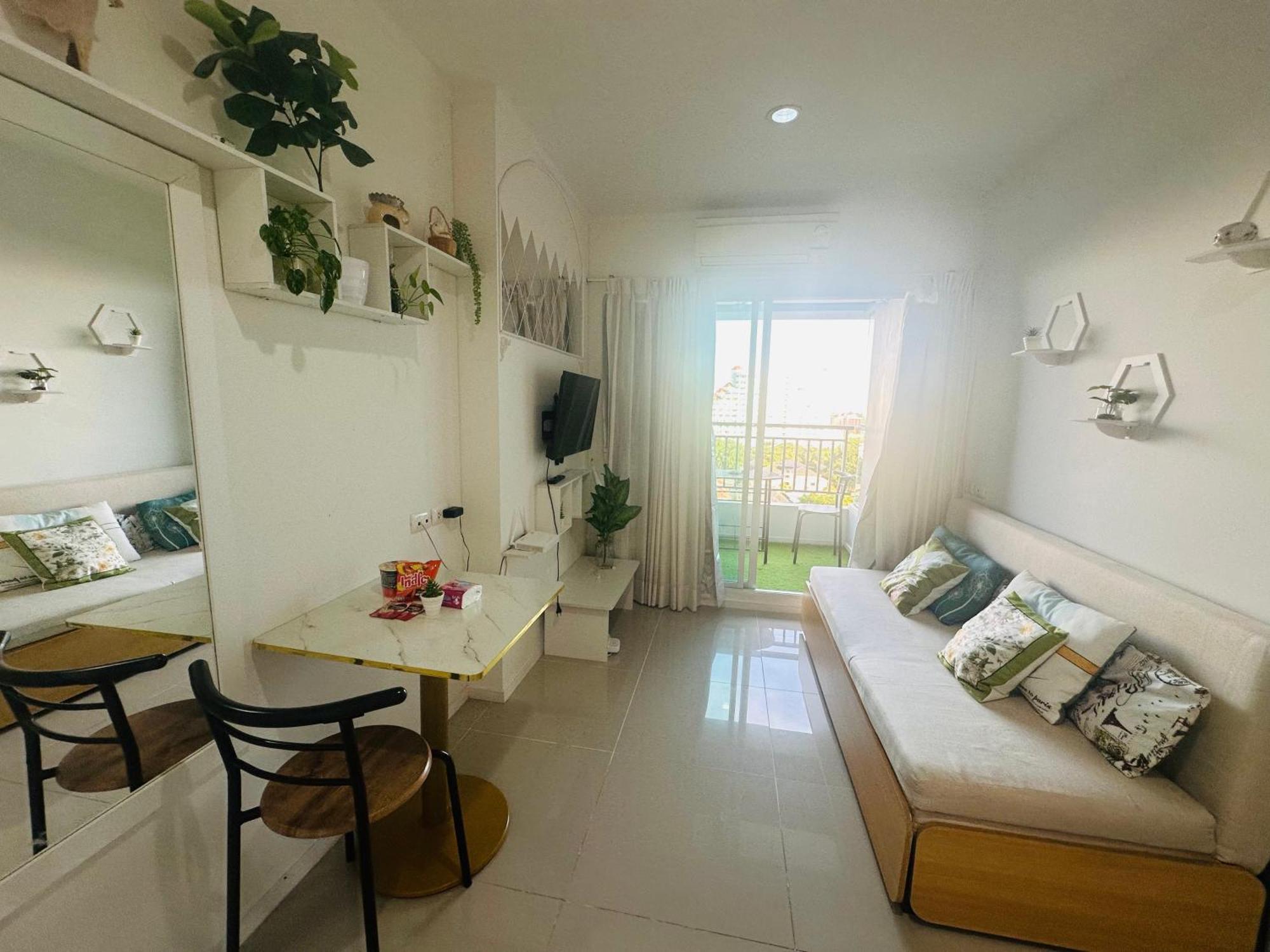 Seaview Beach Room Lumpini-Pool And Gym Face To Ocean Praia de Jomtien Exterior foto